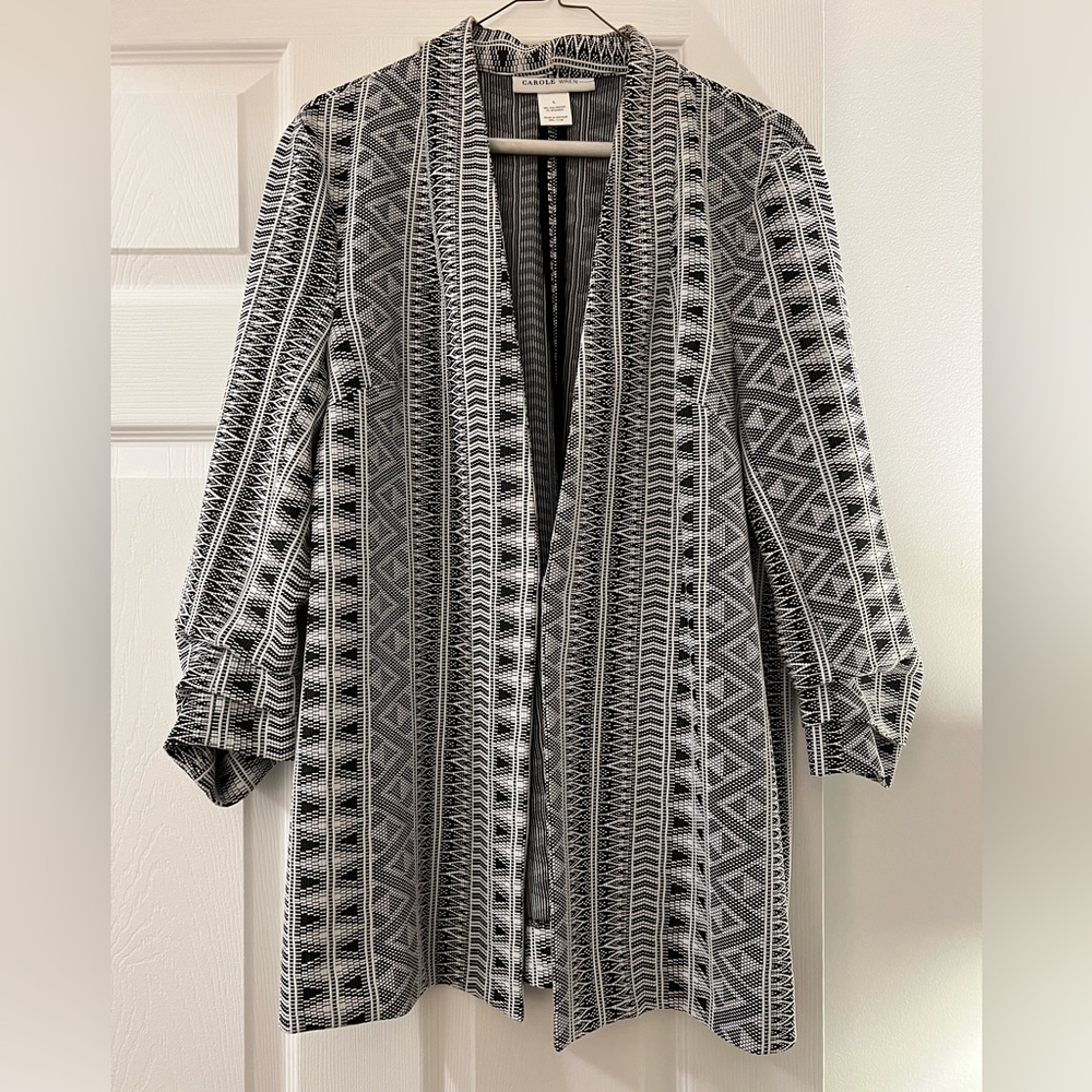 Large black and white pattern cardigan with synched sleeves! Perfect condition